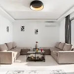 M&b Luxury *