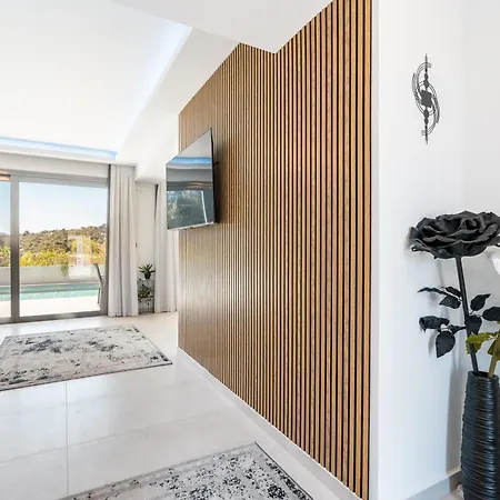 M&b Luxury Villa Haraki