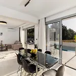 Villa M&b Luxury Charaki