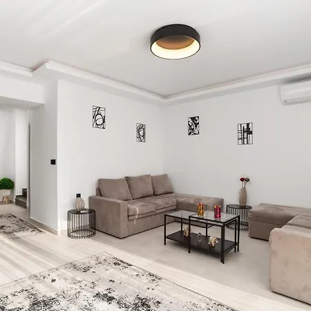 M&b Luxury * Charaki